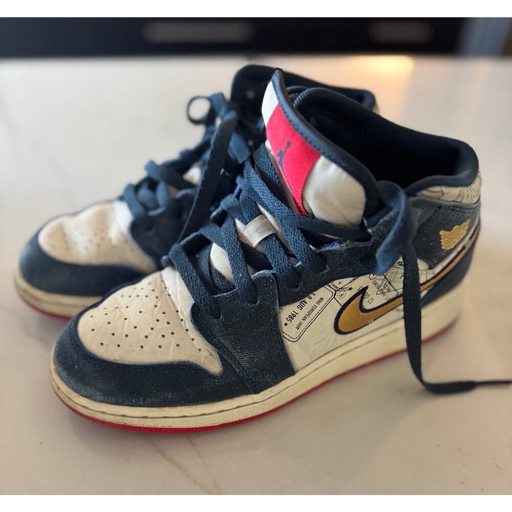Nike Jordan 1 Mid SE Take Flight Gold Swoosh Navy / white youth shoes 4.5Y